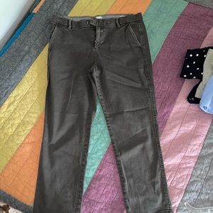 GAP slim crop size 8 women’s ankle cropped/capri gray khaki pants